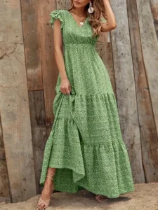 Summer new green floral dress with flying sleeves, V-neck, waist cinched, vacation style, elegant long skirt